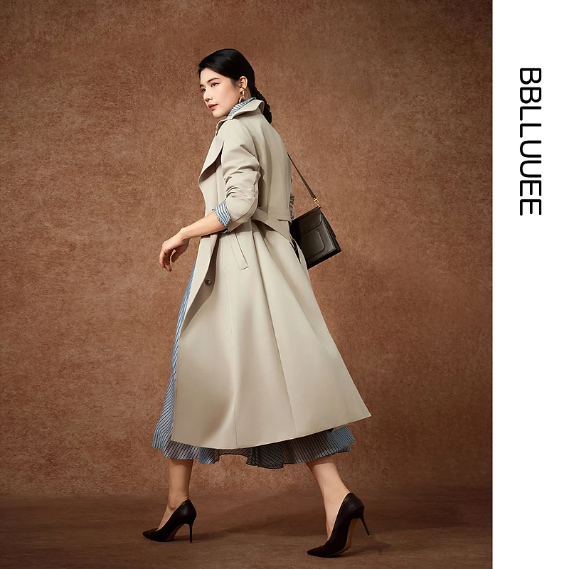 【挺括有型】粉蓝衣橱2026春新款摩登气质翻领外套女双排扣长风衣