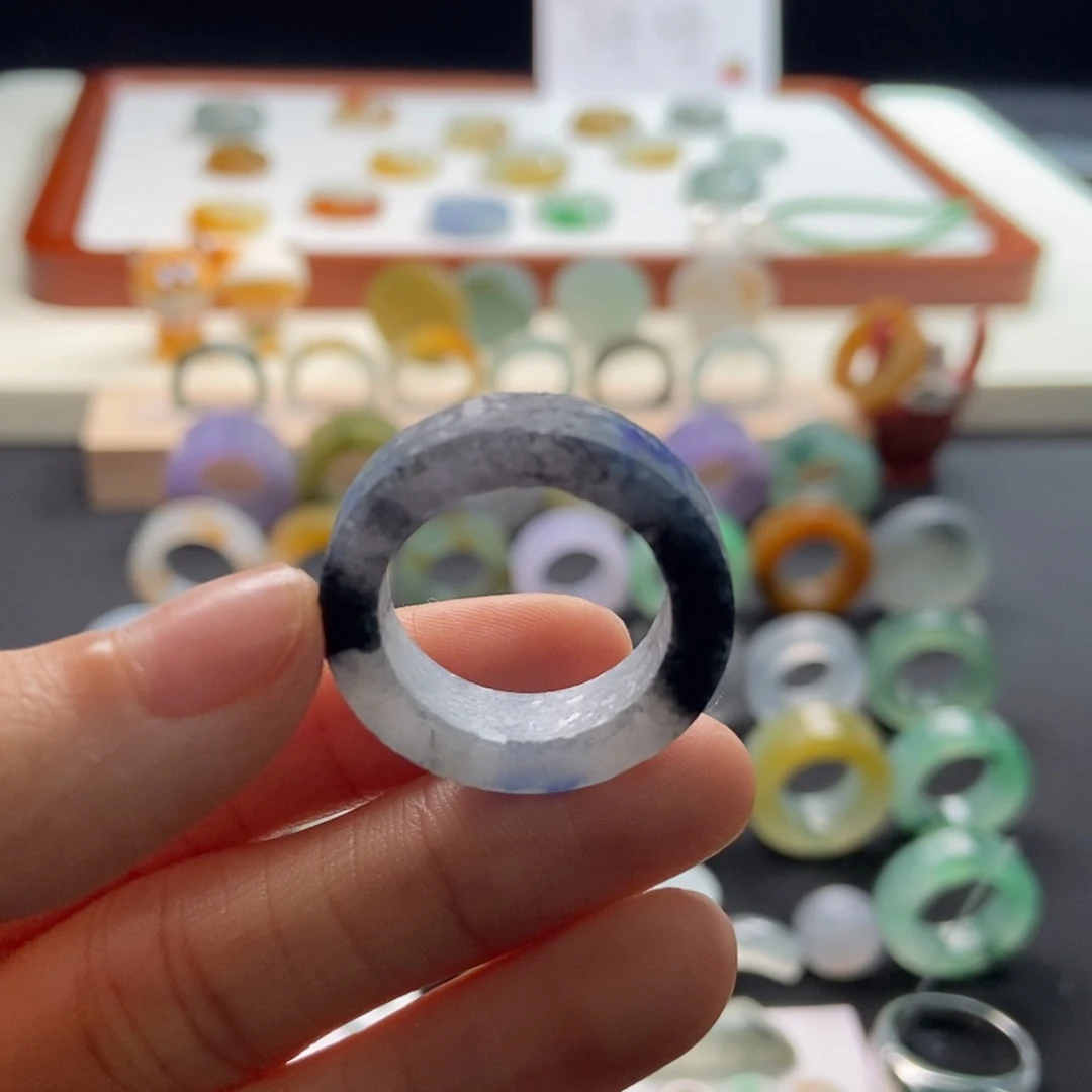 定制翡翠未镶嵌?**?定制