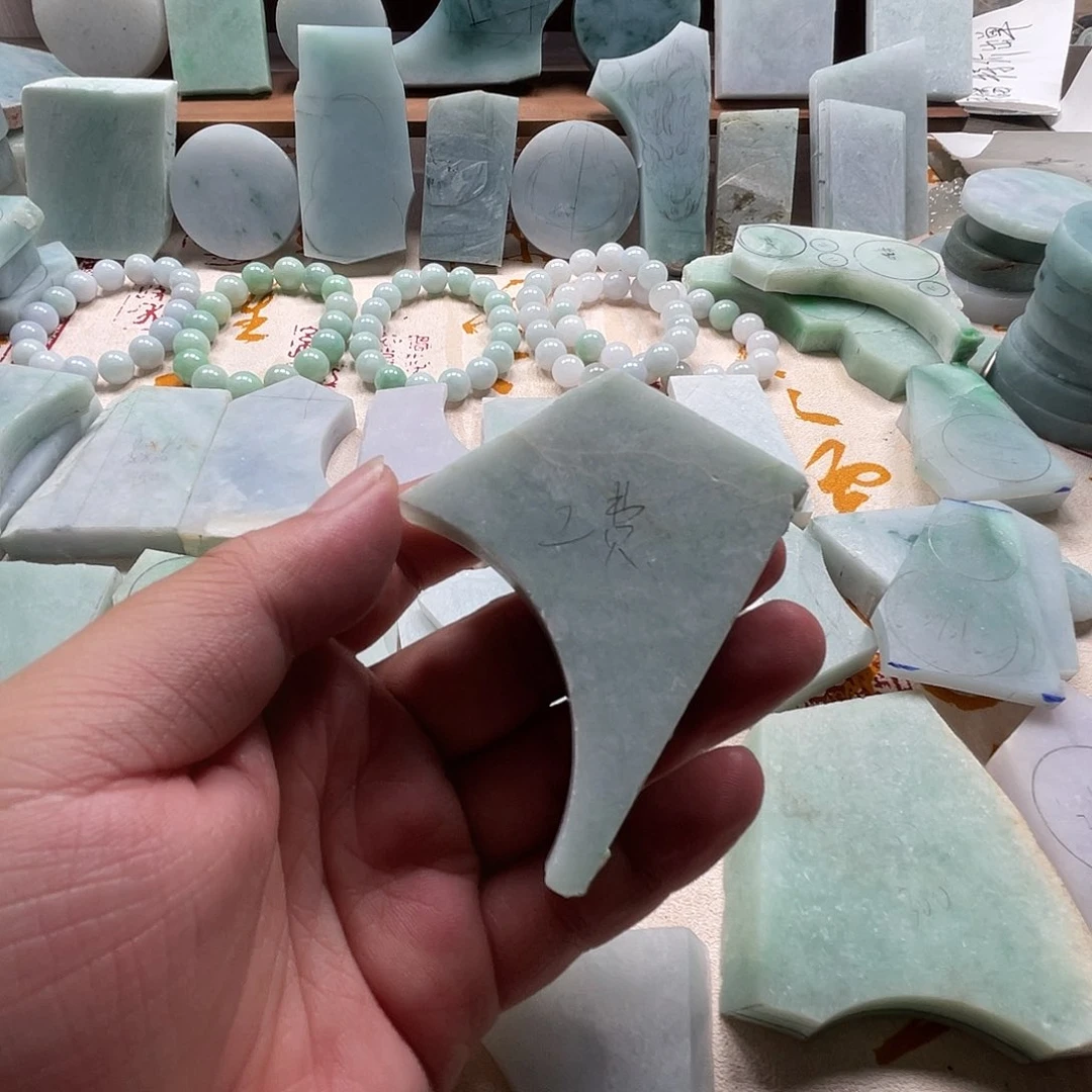 翡翠未镶嵌颈饰缅甸翡翠A货毛料