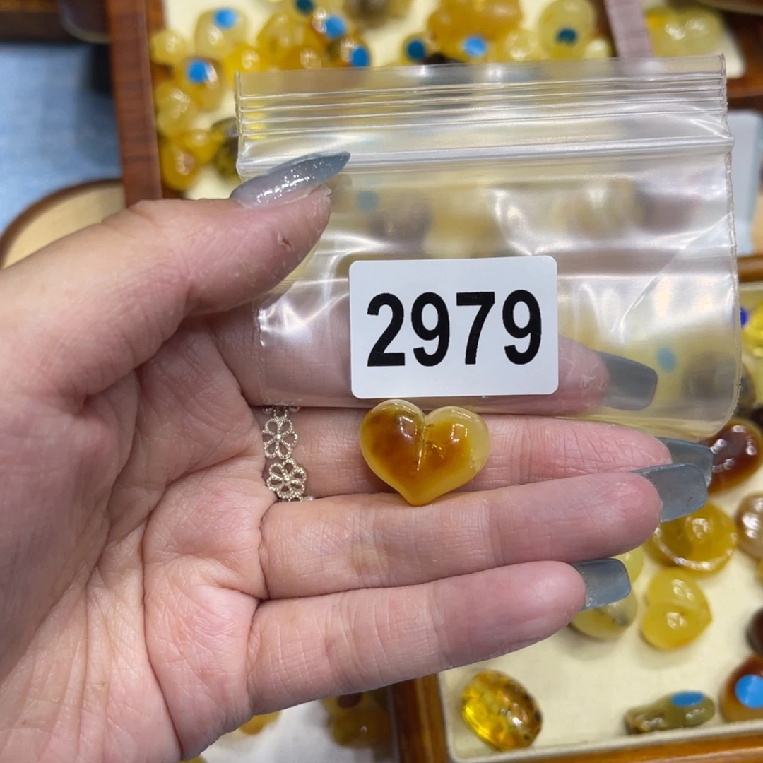 琥珀未镶嵌珠宝奇石
