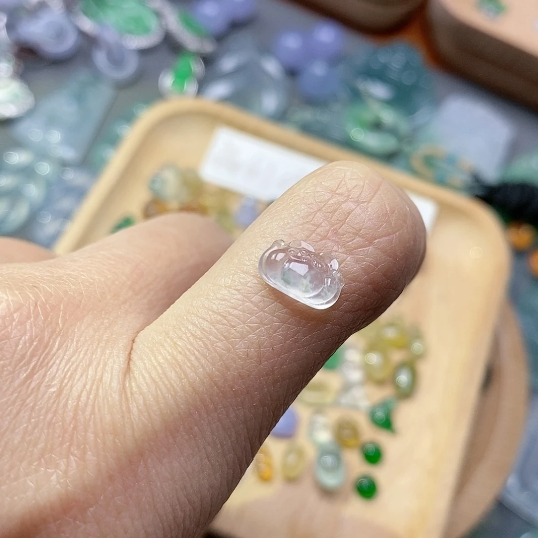 翡翠颈饰未镶嵌翡翠