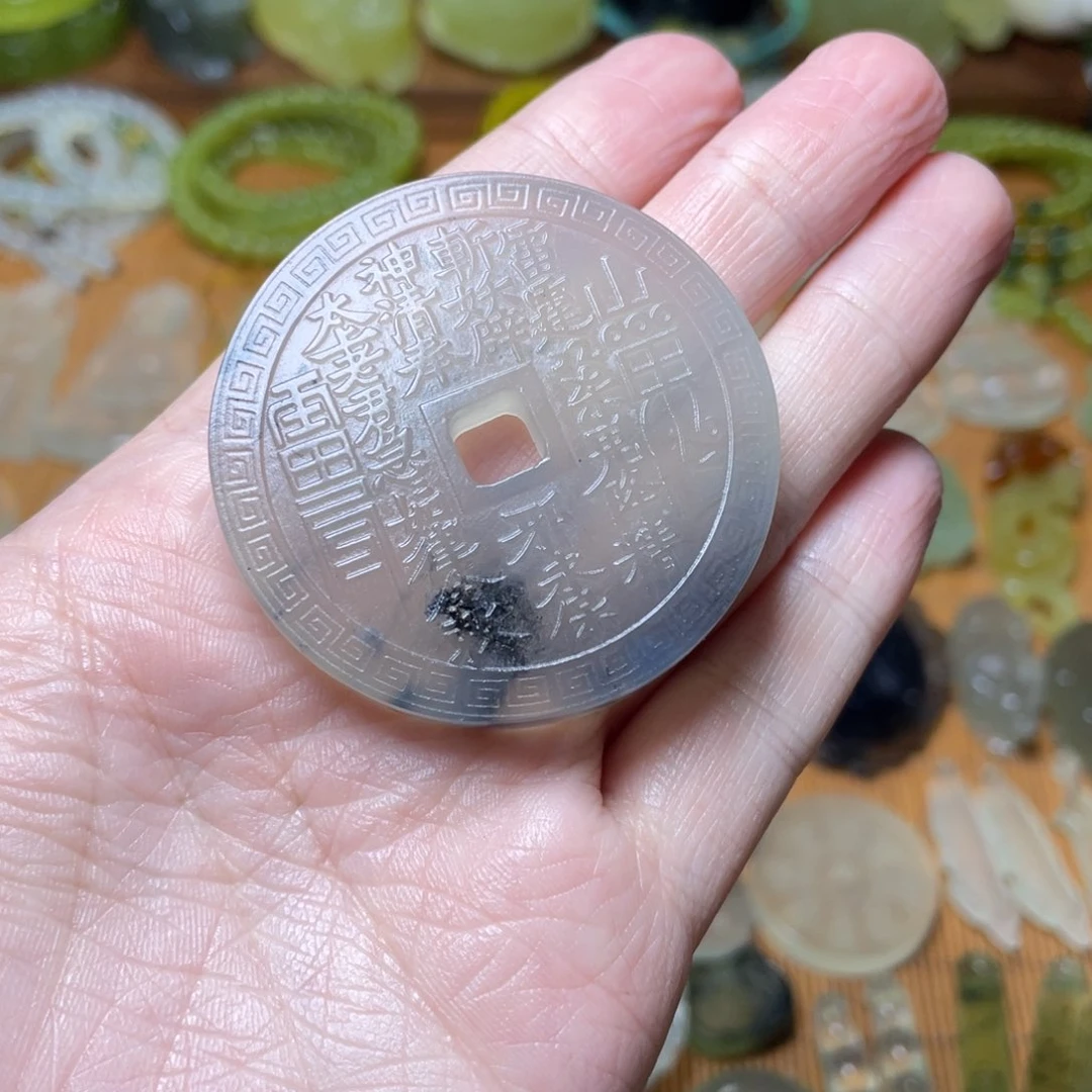 蛇纹石玉未镶嵌吊坠小**了