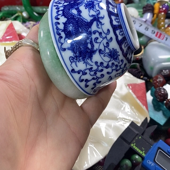 王***菲精品购物中心的经营