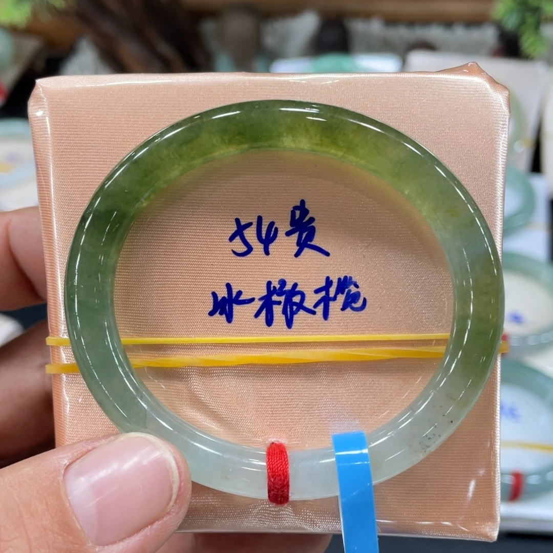 翡翠手镯未镶嵌翡翠