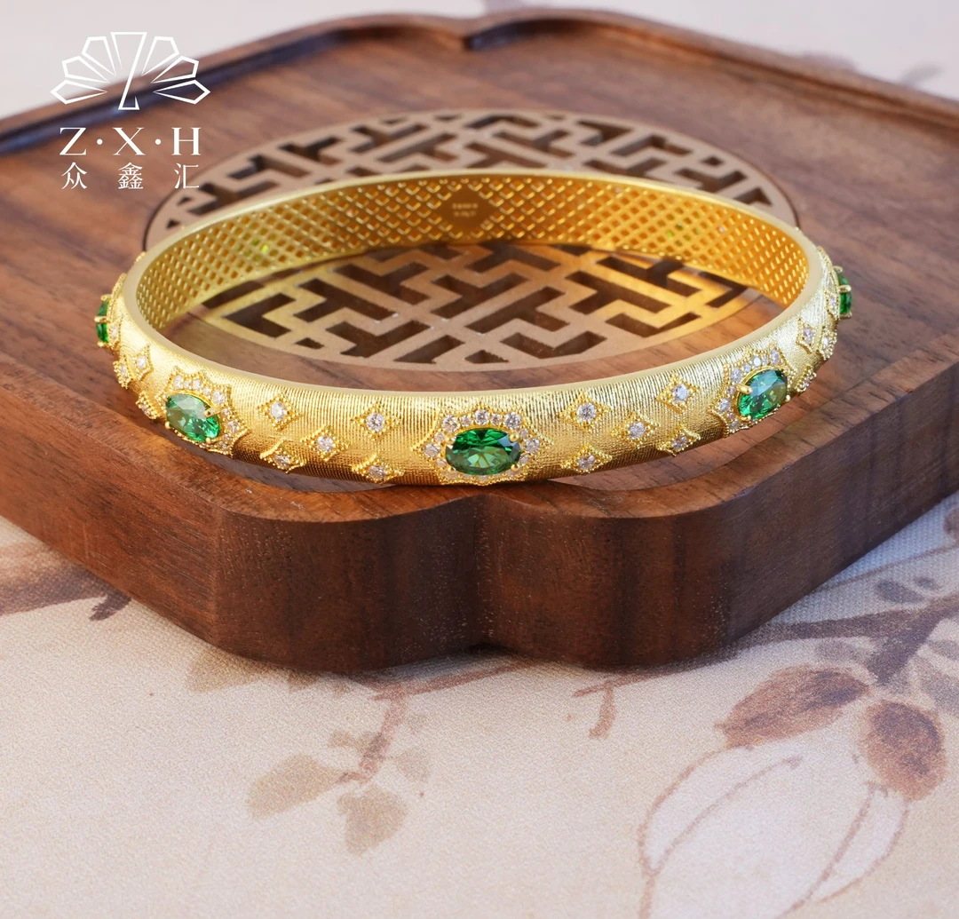 {众鑫汇}足金999  莫桑点钻时尚宫廷风经典贵妃手镯