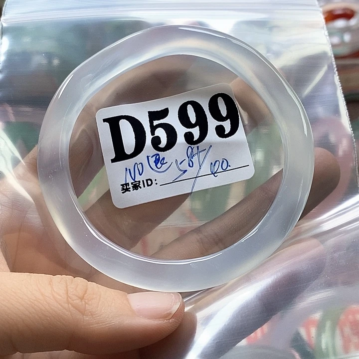 玛瑙/玉髓手镯未镶嵌咩***?