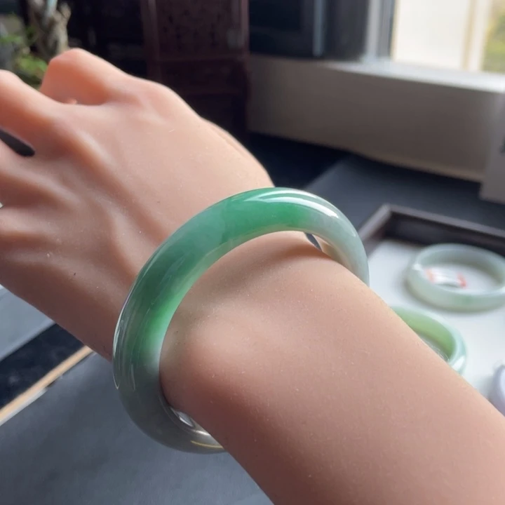 翡翠未镶嵌手镯09