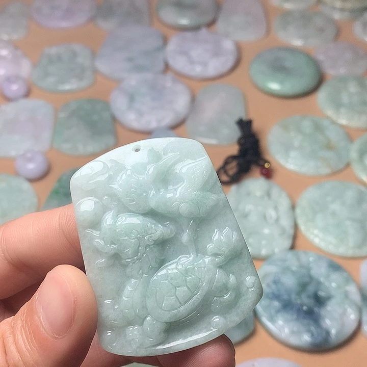 翡翠未镶嵌颈饰龟鹤延年