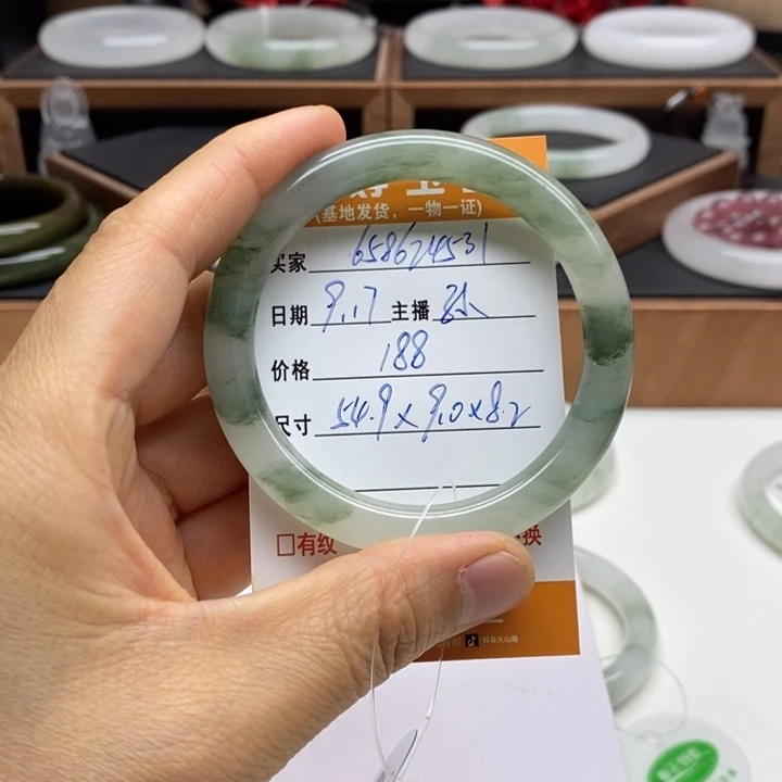 6***1未镶嵌手镯石英质玉