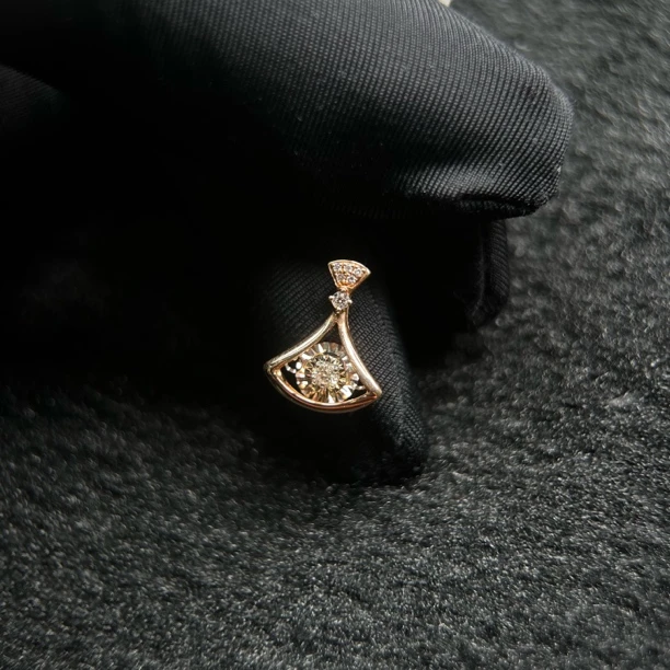 【广潮金钻】金750钻石吊坠