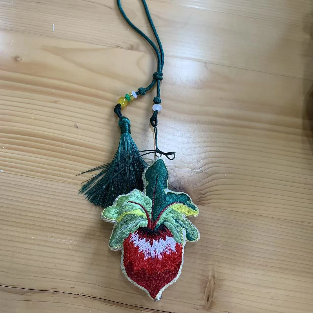 【萝卜】柞蚕丝文创可爱刺绣挂件 新中式床挂车挂包挂