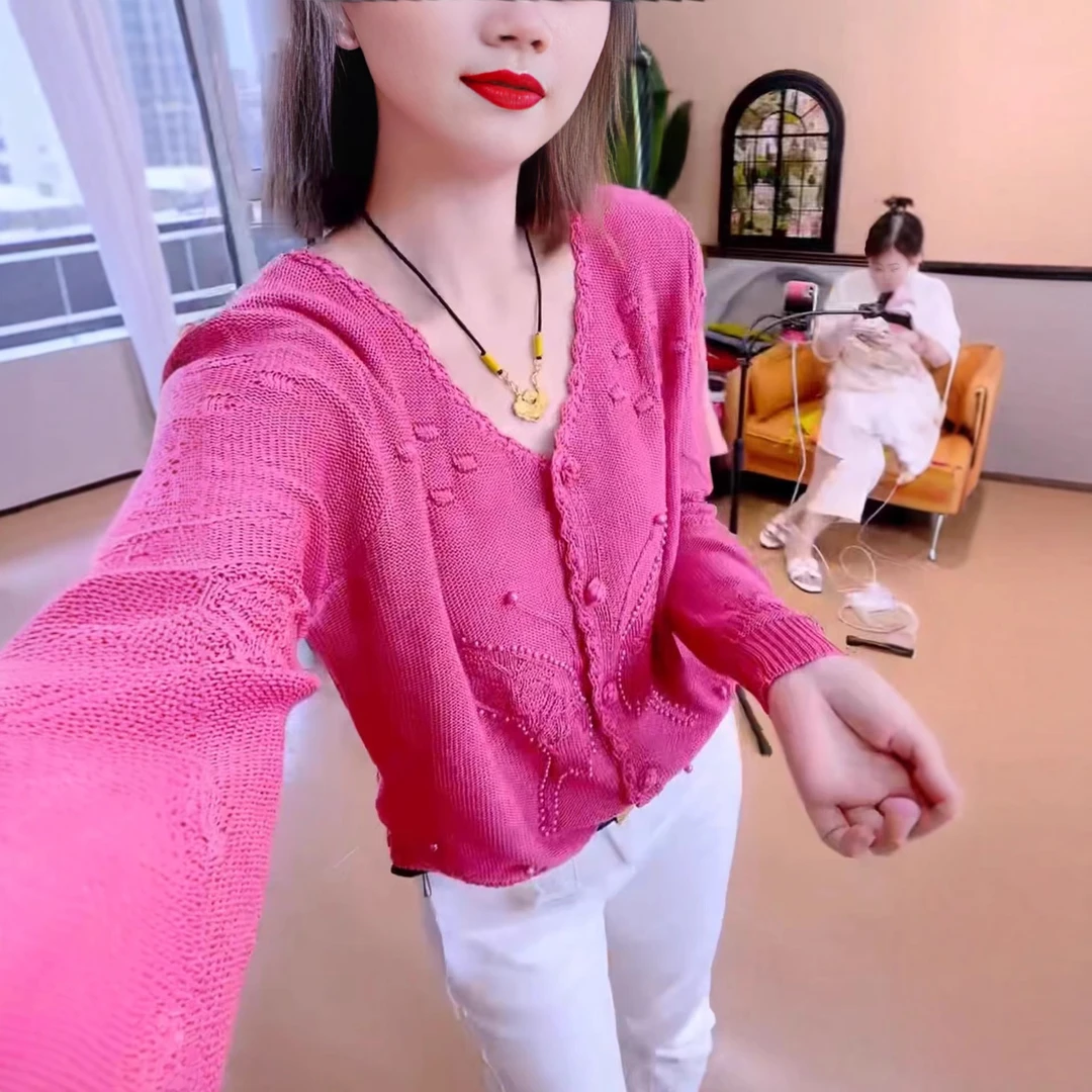 漂亮绝美时尚独特设计v领小花边玫红色针织衫秋季百搭长袖女