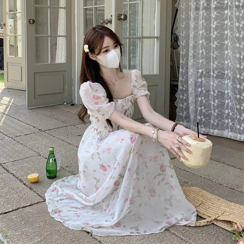 初恋碎花显瘦法式方领收腰甜美复古小众仙女裙温柔风夏季女装聚酯