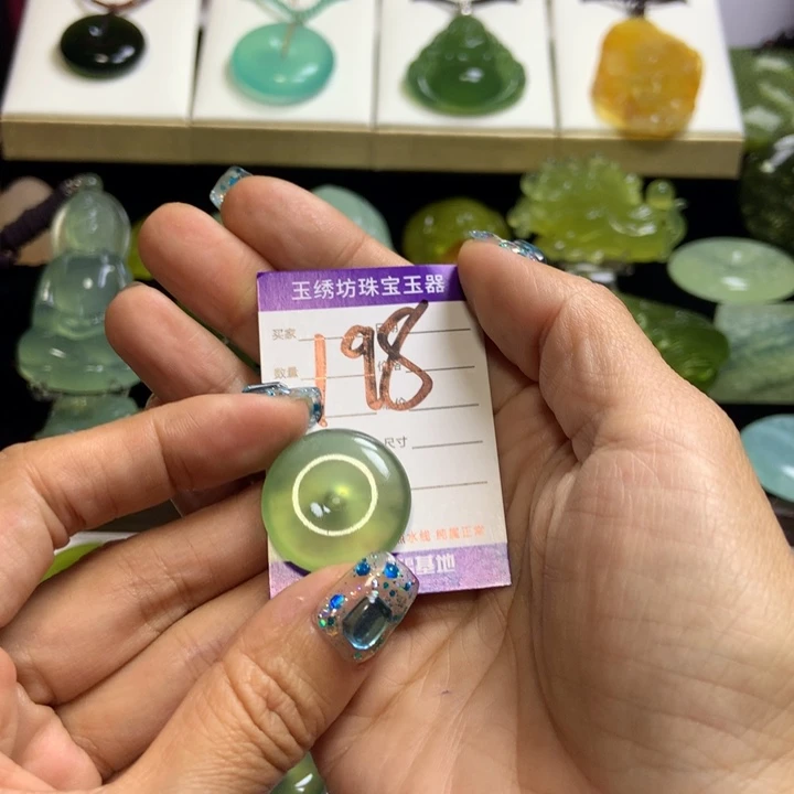 【闪购商品】蛇纹石玉未镶嵌颈饰海**·