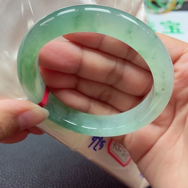 翡翠未镶嵌手镯天然缅甸