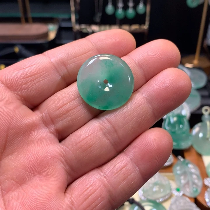 石英质玉未镶嵌颈饰