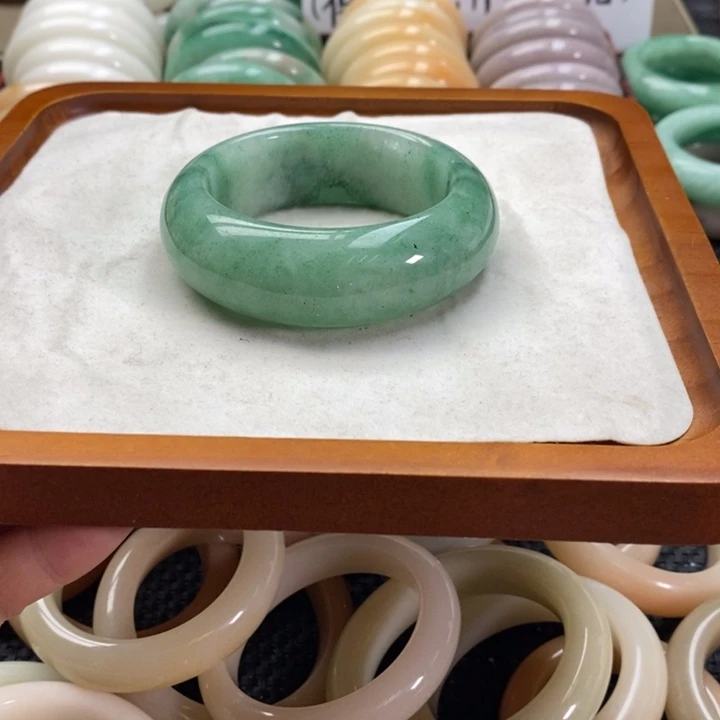 九***麻石英质玉未镶嵌手镯