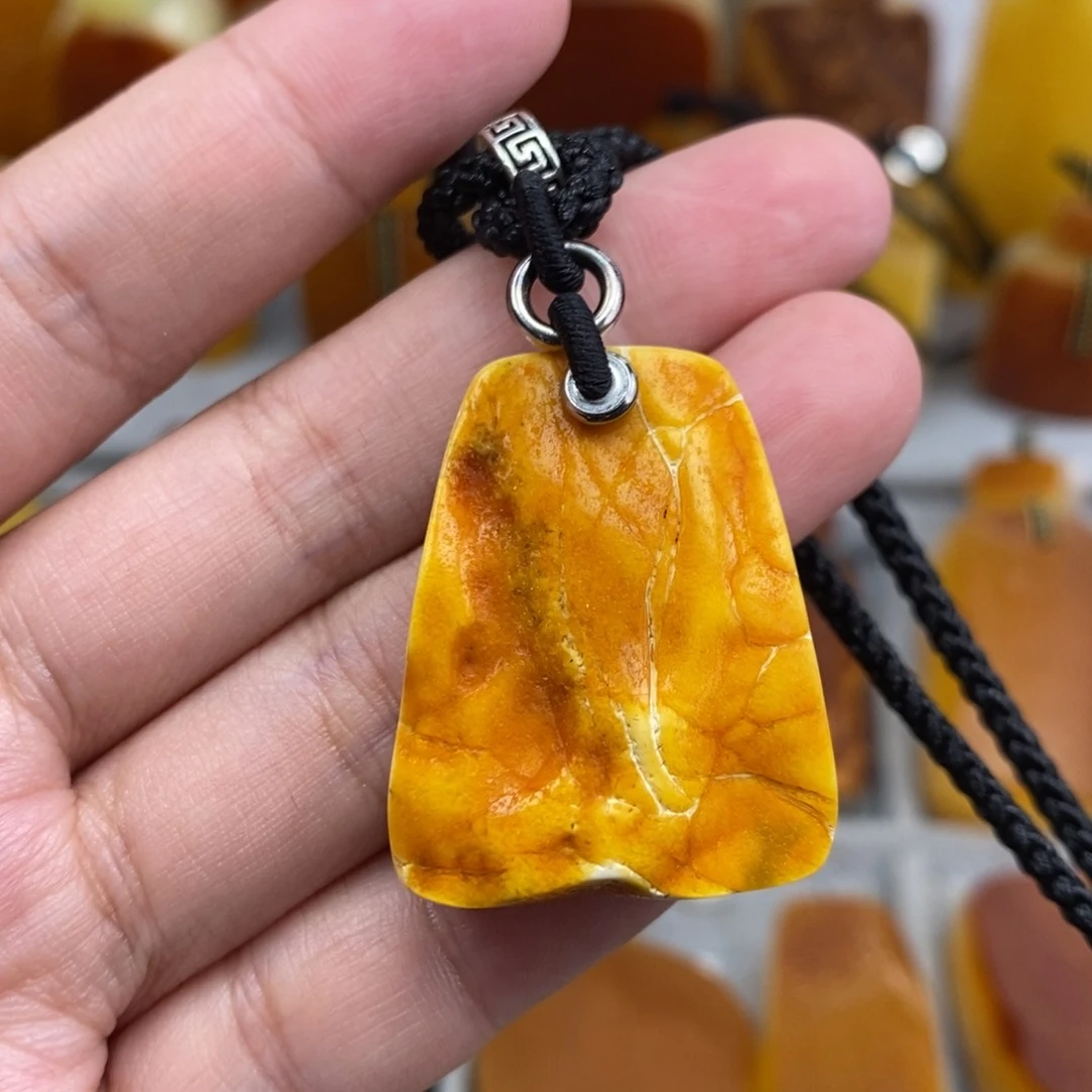琥珀吊坠(赠链)未镶嵌