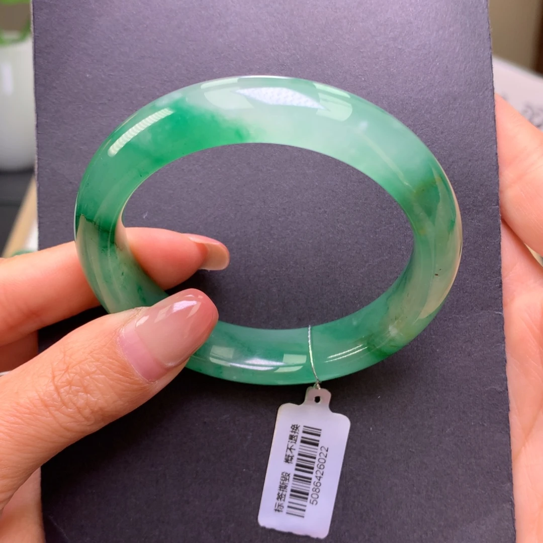 M***o石英质玉（非洲翠）未镶嵌手镯