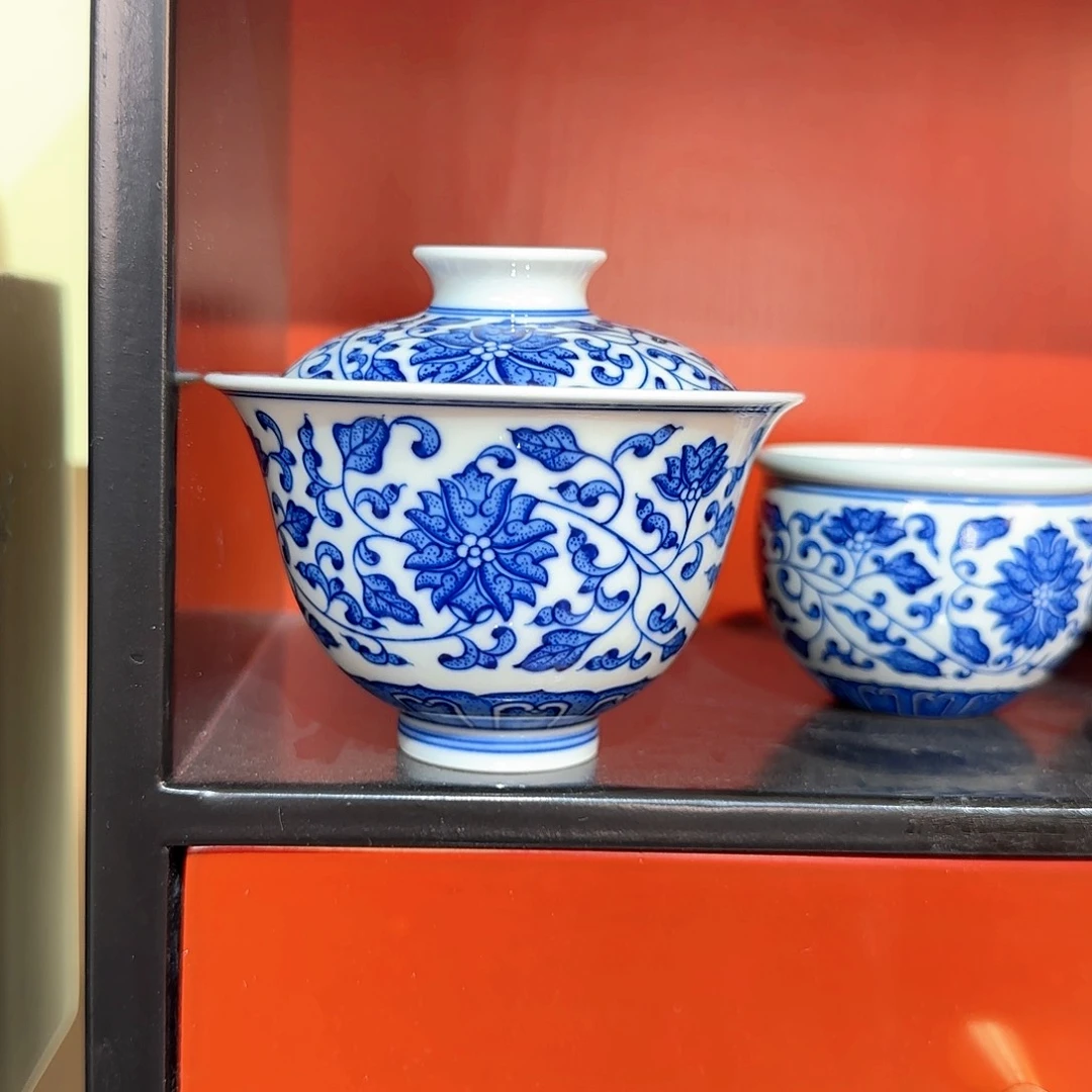 时***。陶瓷摆件缠枝莲盖碗全品青花