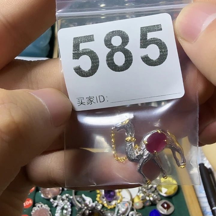 溪***圆银S925镶嵌颈饰红宝石