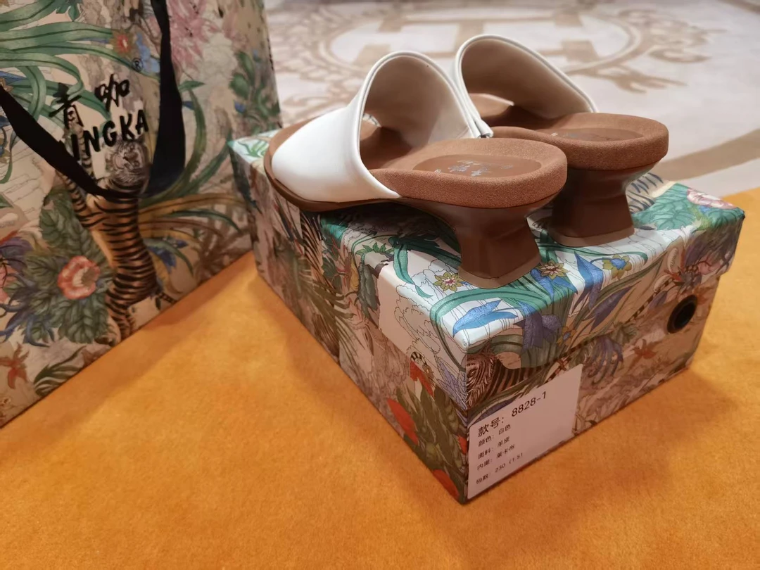 青咖2025新款法式时尚女夏外穿一字面粗跟拖鞋