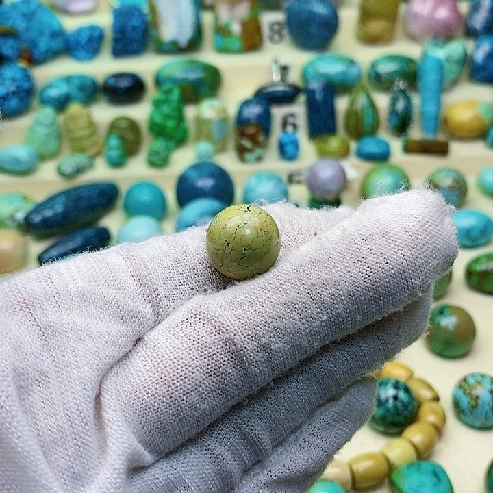 绿松石配饰未镶嵌文**下