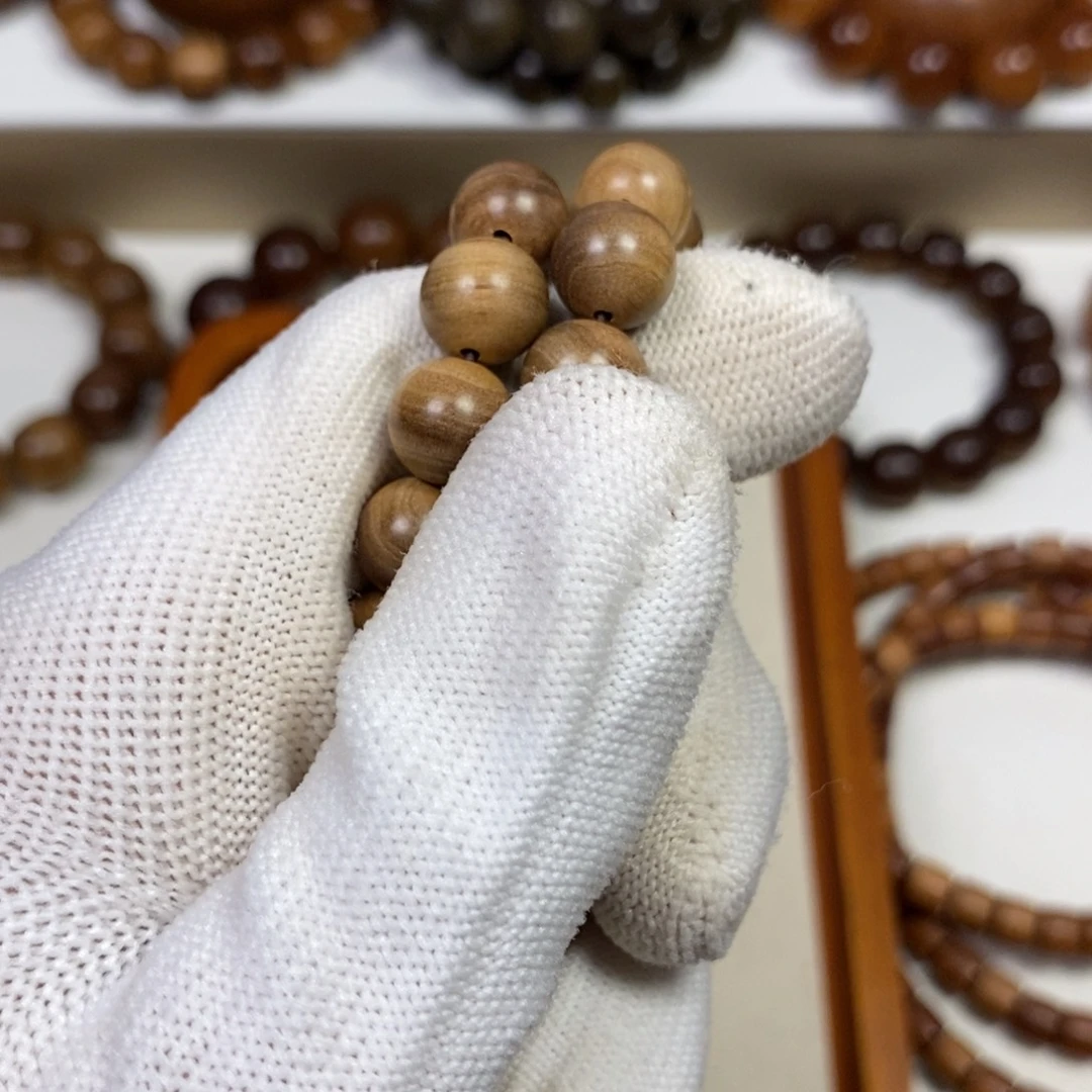 阳***：檀香木老山檀香1.0双圈供奉奶香