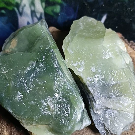 蛇纹石玉未镶嵌珠宝奇石