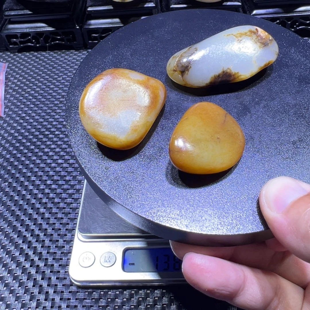 吊坠(不含链)未镶嵌和田玉（子料）82