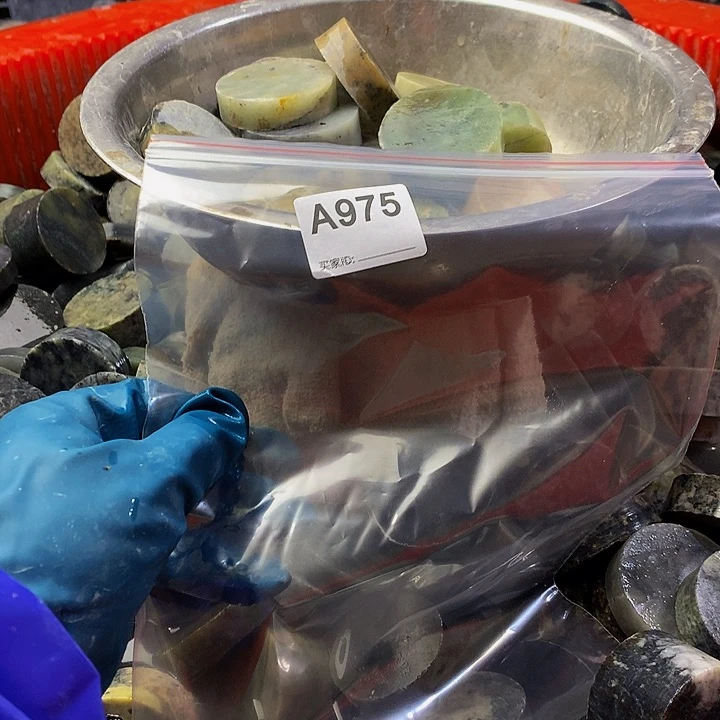 蛇纹石玉珠宝半成品未镶嵌蜉*。