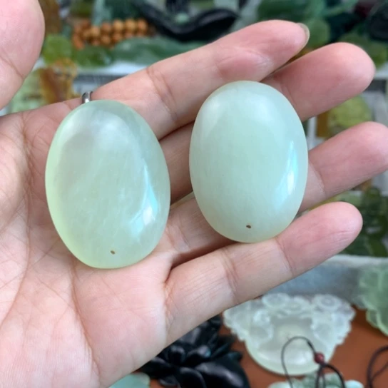 龙***忧未镶嵌蛇纹石玉颈饰