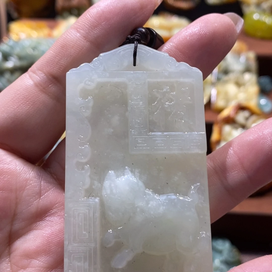 蛇纹石玉颈饰未镶嵌