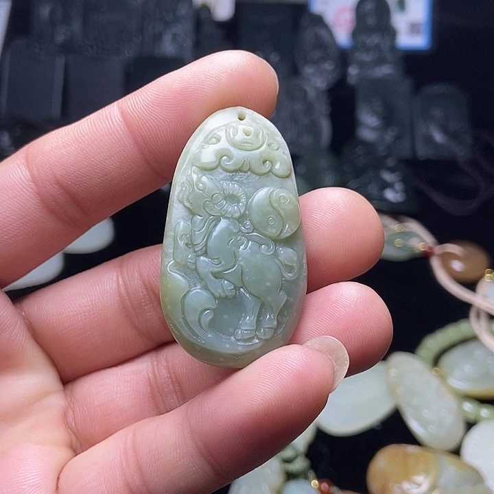 颈饰未镶嵌和田玉