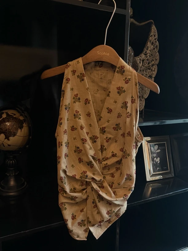 夏季新款复古V领花花设计感格纹纽结背心小衫上衣