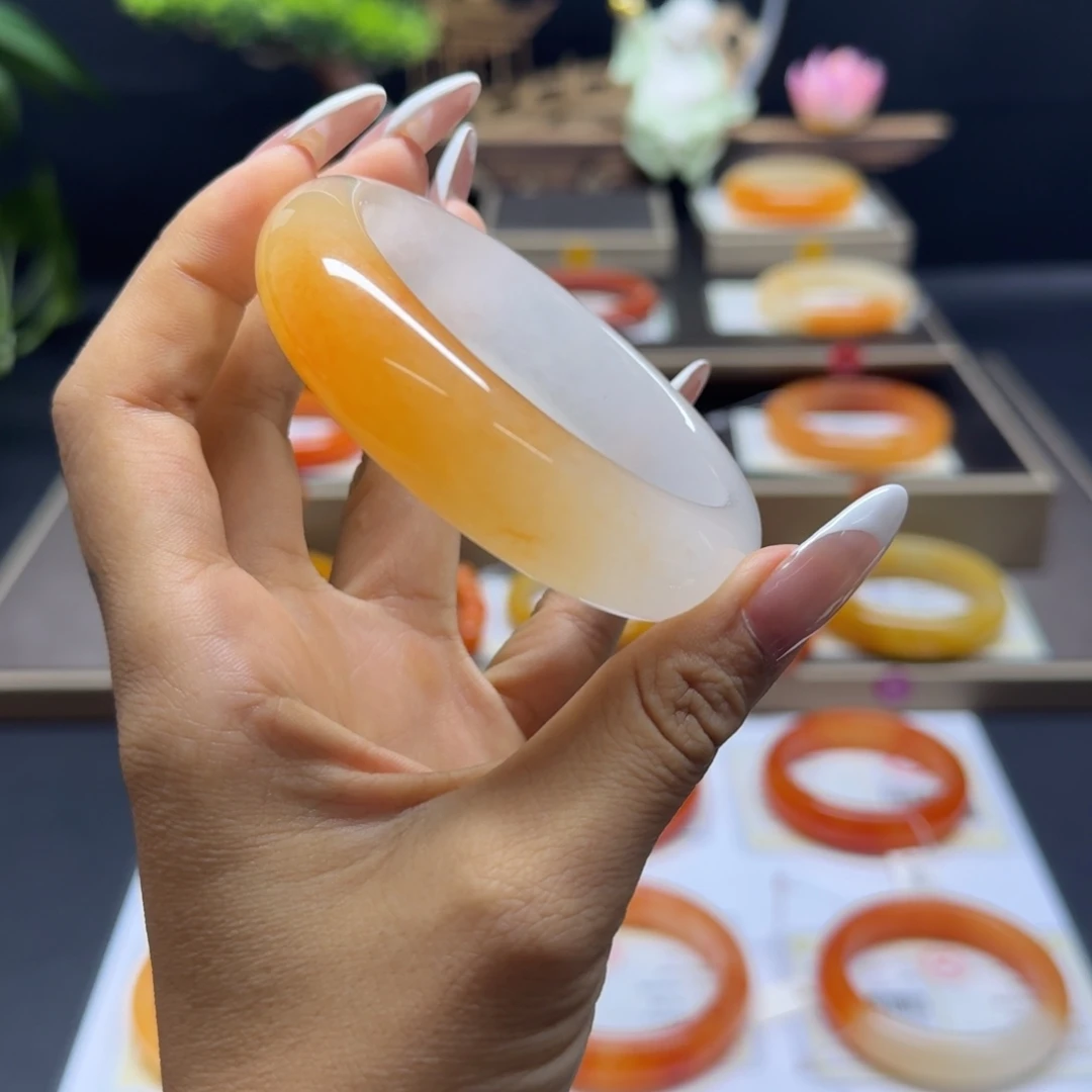日***霞未镶嵌石英质玉（黄龙玉）手链