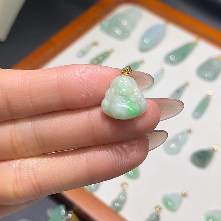 翡翠18K金镶嵌颈饰