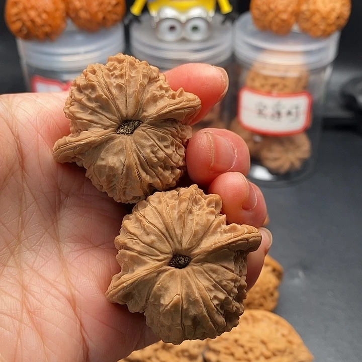 文玩核桃把件血麒麟