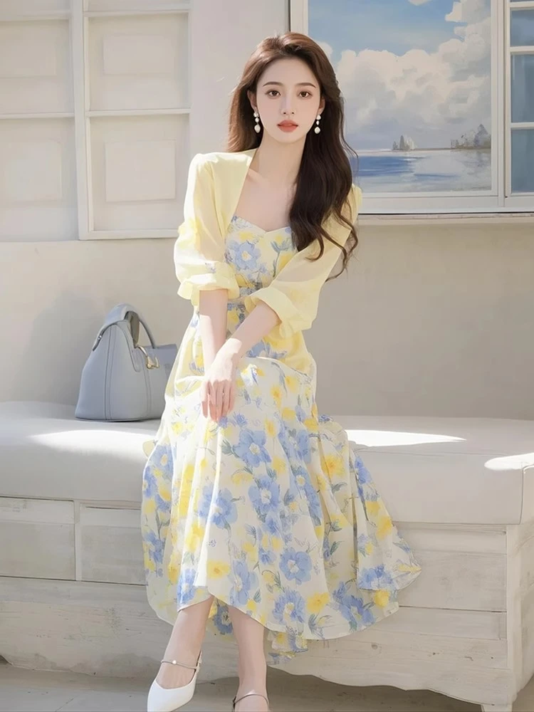 2025秋季多巴胺穿搭轻奢高级感大方得体黄色碎花吊带连衣裙套装