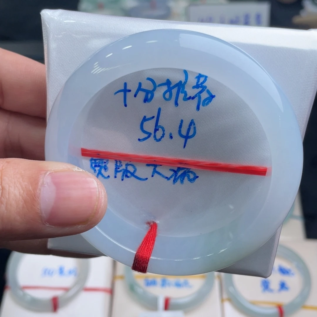 翡翠手镯未镶嵌翡翠手镯
