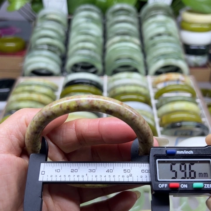 蛇纹石玉未镶嵌手镯33