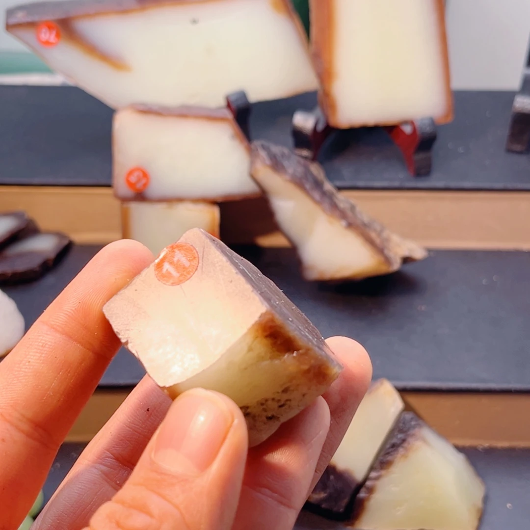 知***乐和田玉（糖玉）未镶嵌颈饰