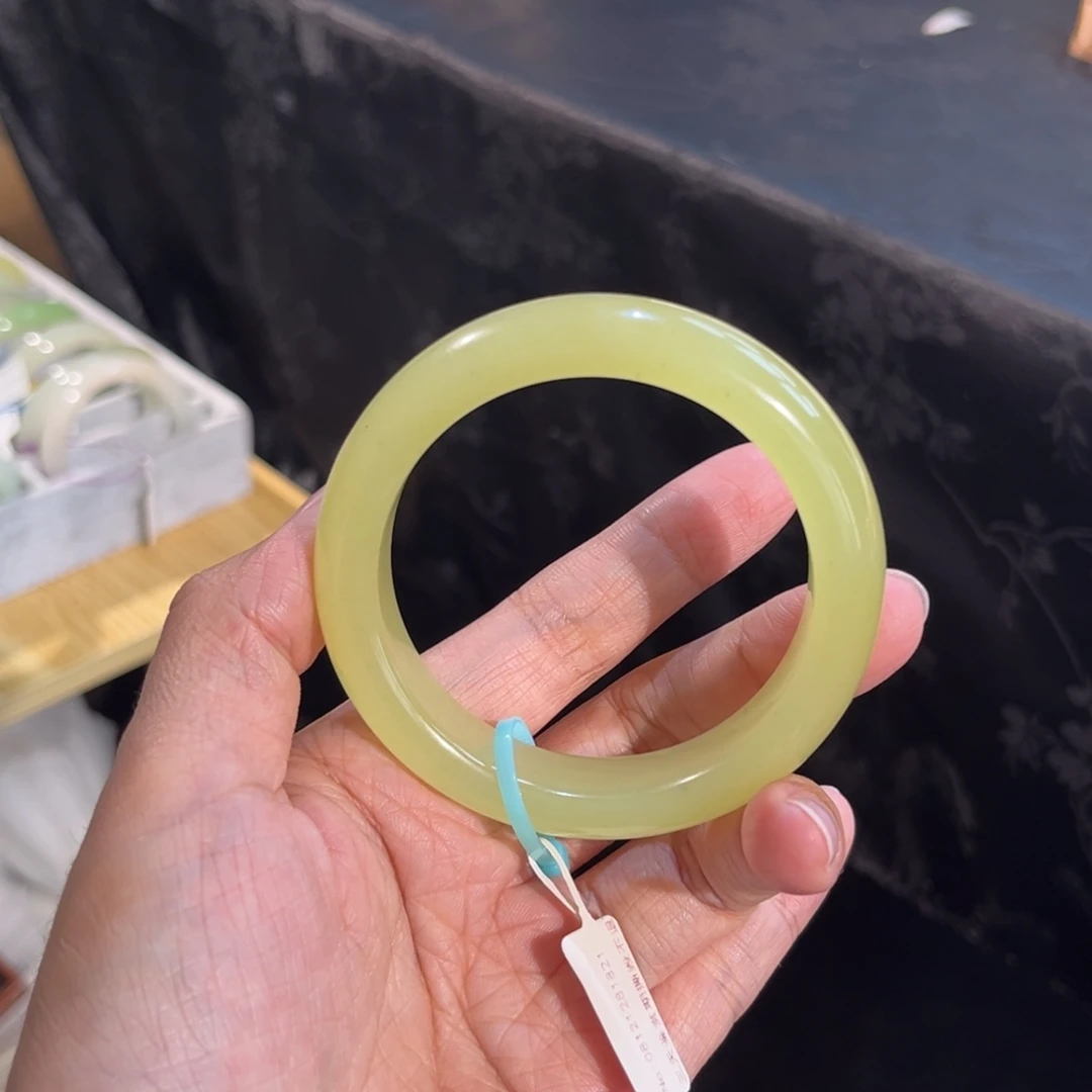 和田玉未镶嵌手镯  「鸡油黄」