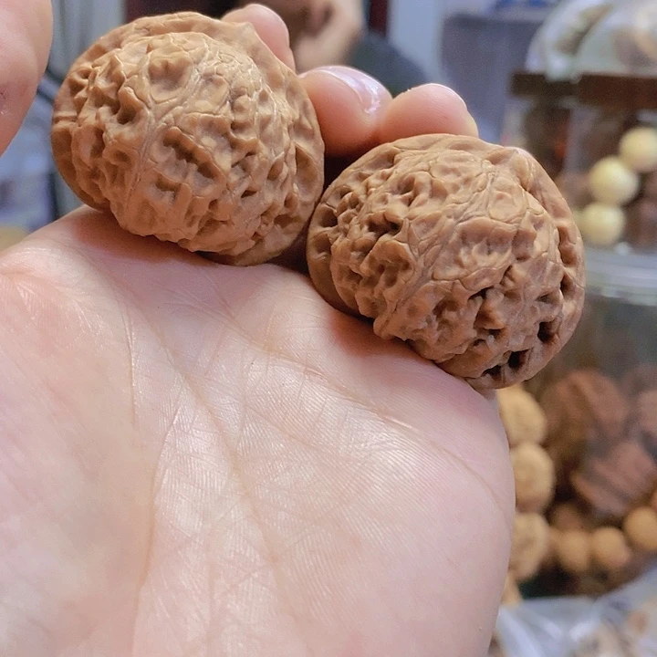 【闪购商品】文玩核桃把件41宫灯油水尖