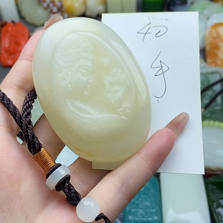 颈饰未镶嵌石英岩玉