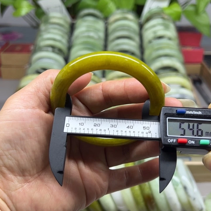 蛇纹石玉未镶嵌手镯71