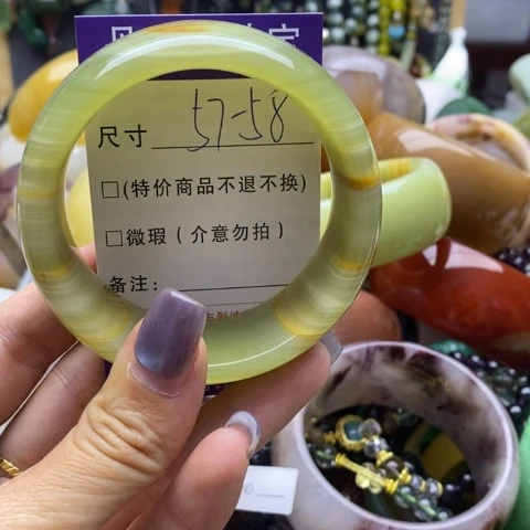 未镶嵌手镯石英质玉