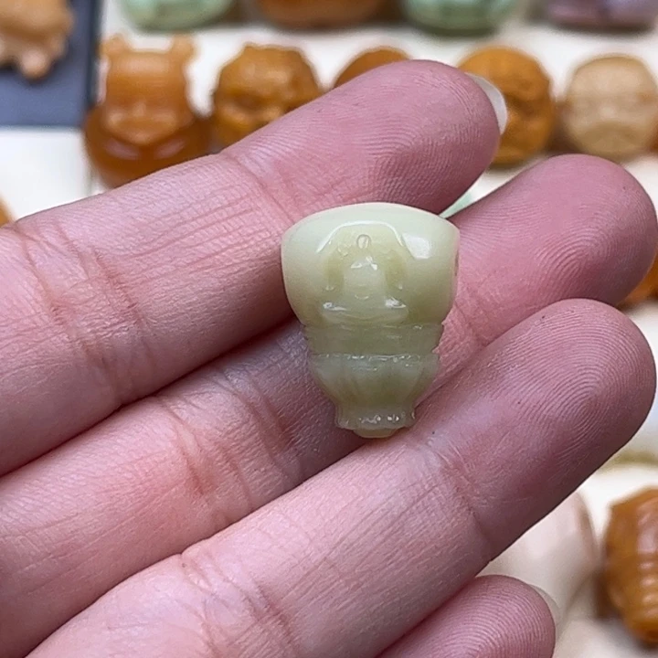 未镶嵌石英质玉（缅黄）珠宝半成品