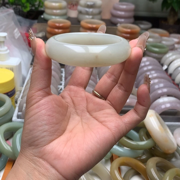 石英质玉未镶嵌手镯