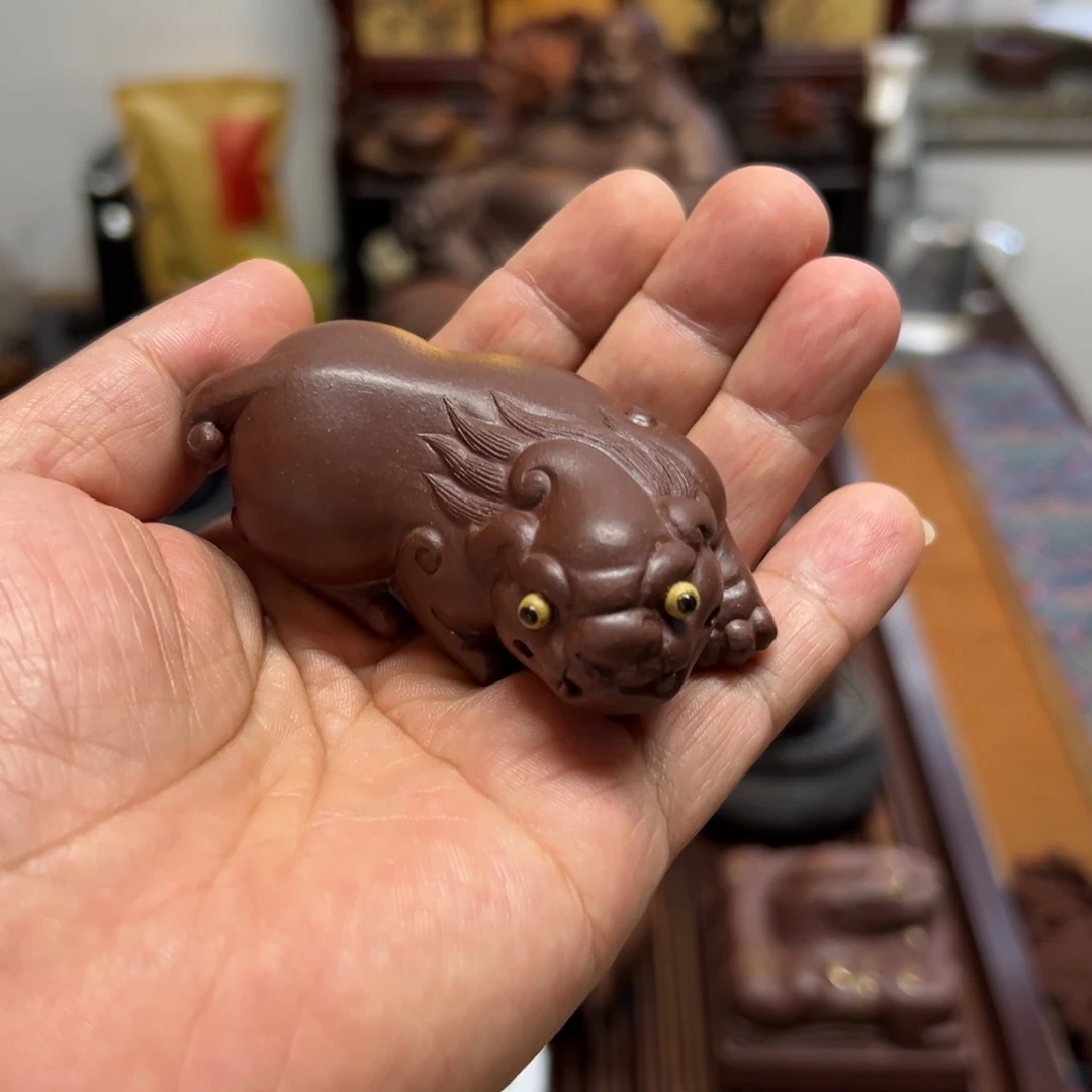 茶宠紫砂紫砂茶宠摆件。
